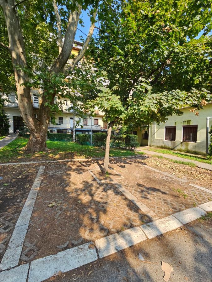 Booking Apartments Alone 1 Belgrado Exterior foto